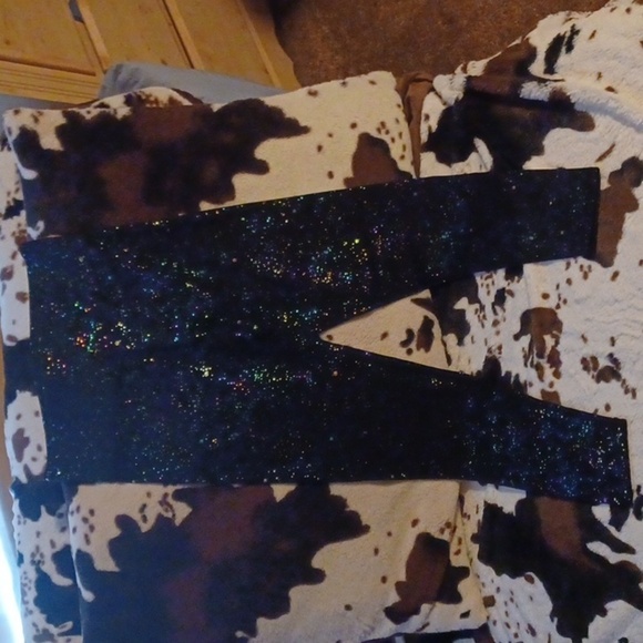 Cut The Frills Pants - CUT THE THRILLS, NWOT WOMENS LEGGINGS, SIZE MEDIUM.